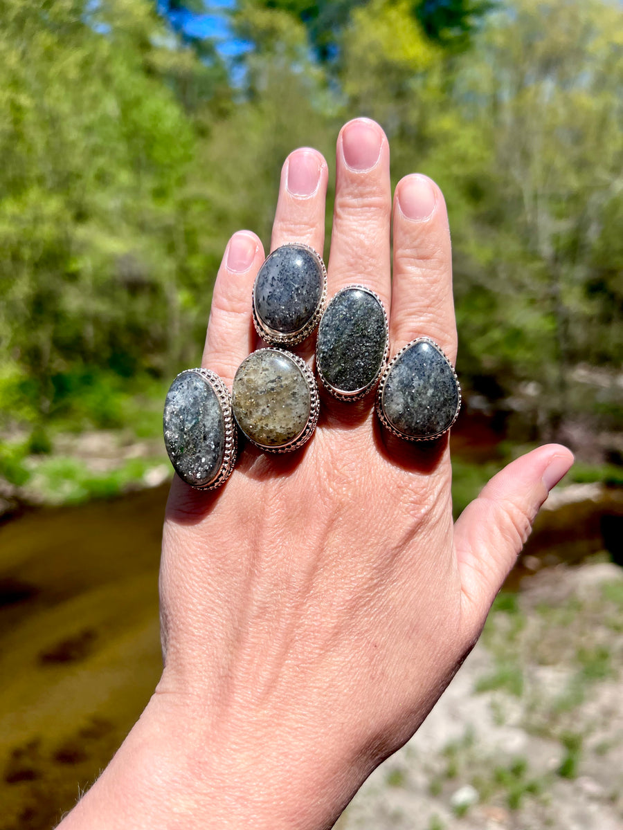 Midnight Quartz Rings – The Mossy Apothecary